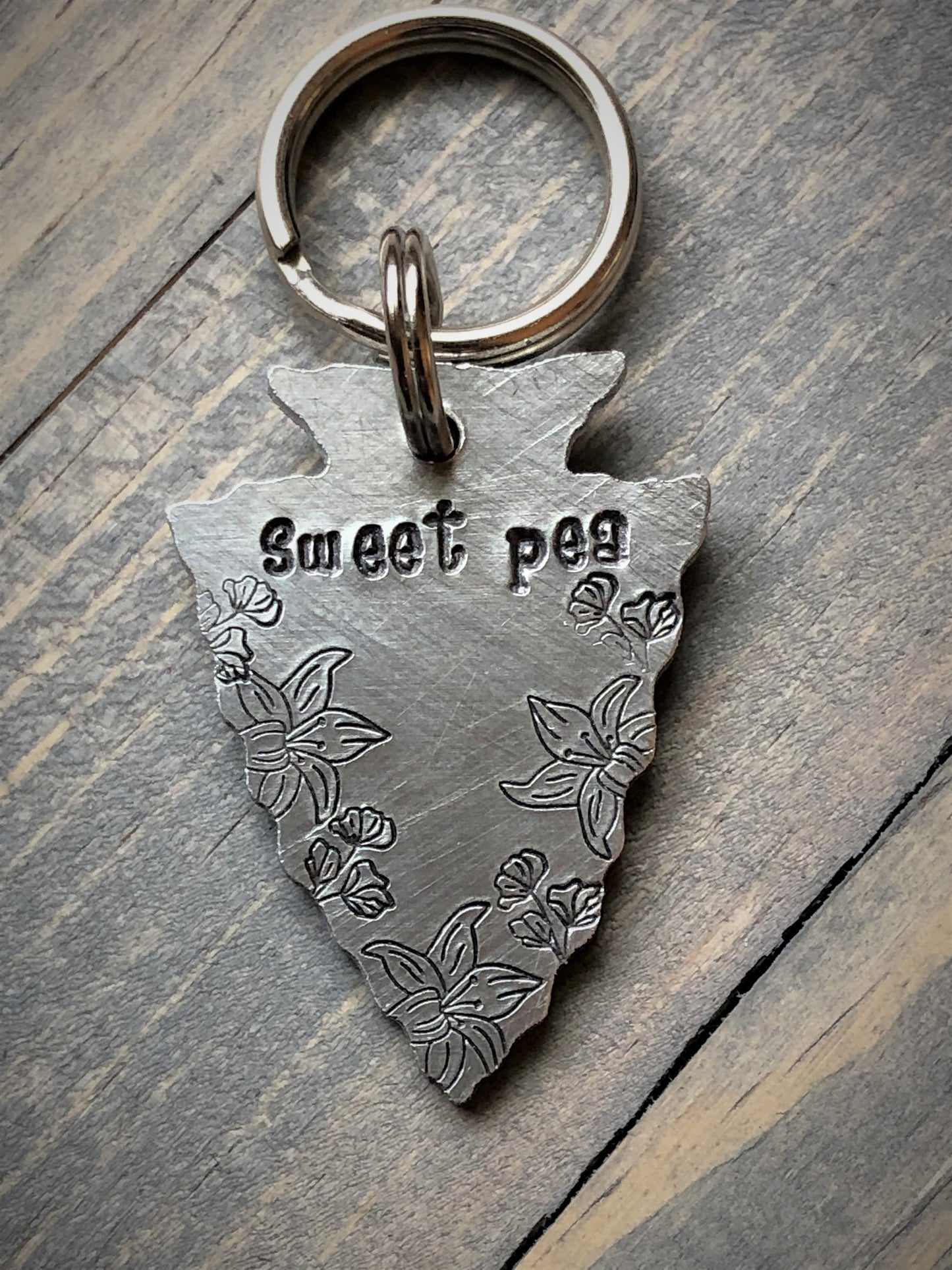 Custom Arrowhead Dog Tag, Hand Stamped Pet ID, Personalized Dog Tag for Dog, Arrowhead Dog Tag with Lily and sweet peas, Dog ID with Lily
