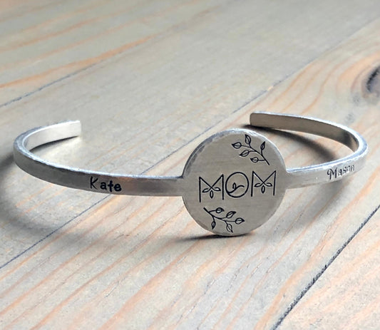 Bracelet for Mom, Mother's Day Gift, Bangle Cuff Bracelet, Gift for Wife, Bracelet with Children's Names, Personalized Bracelet for Grandma